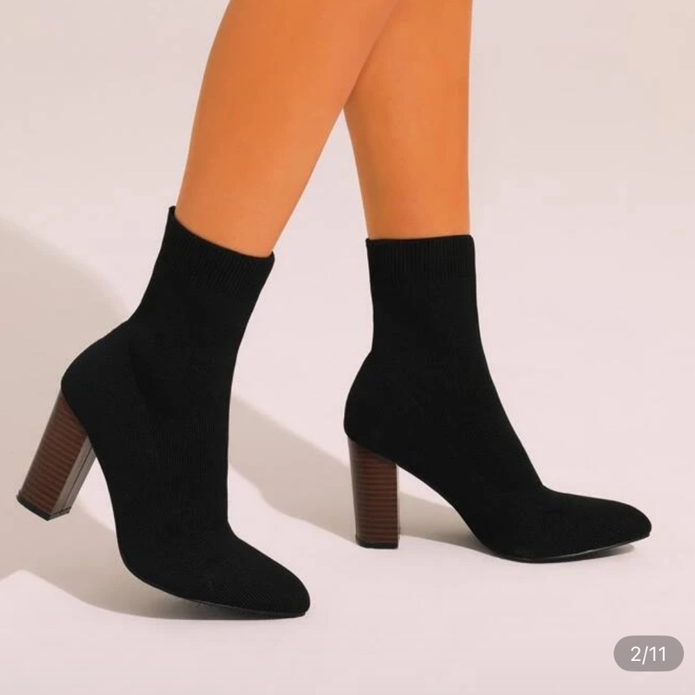 Black Minimalist Knit Chunky Boot